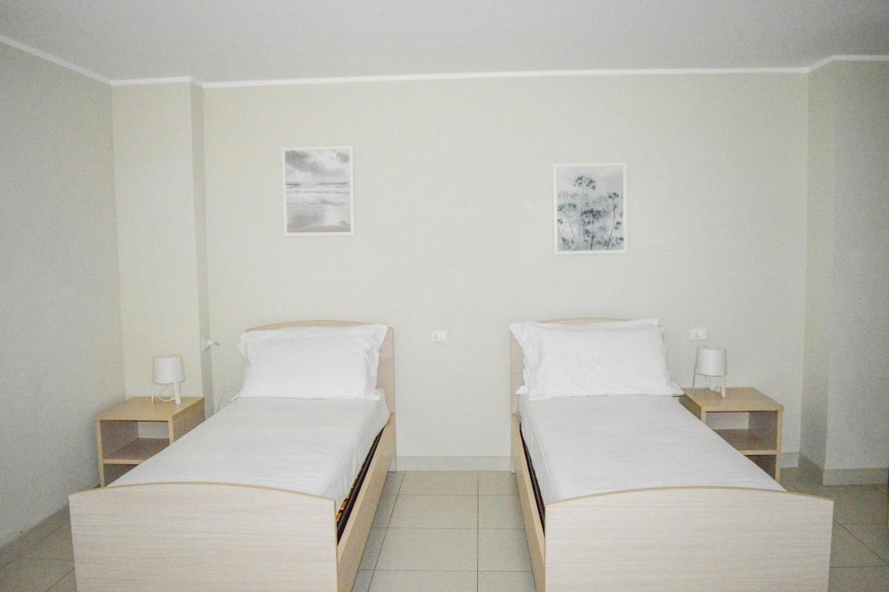 Homiday - Cerrano Park Resort Pineto Bagian luar foto